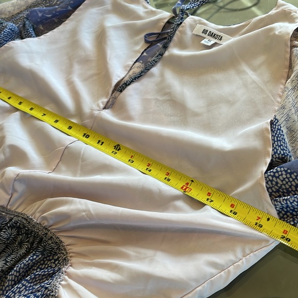 BB Dakota,M,relaxed fit,pull on,tie at neck back,elastic at wrist & waist. EUC - Picture 8 of 9